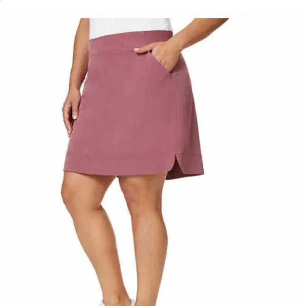 32 Degrees Cool women stretch slit pocket elastic waist pull-on solid skirt.